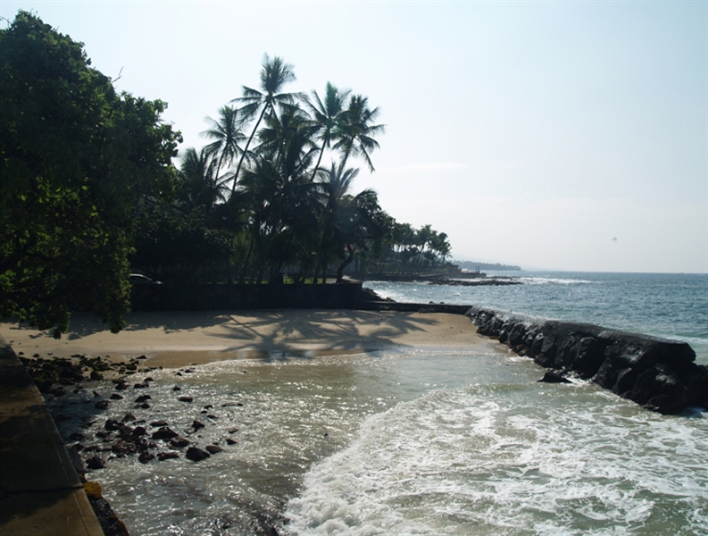 Niumalu Beach Park